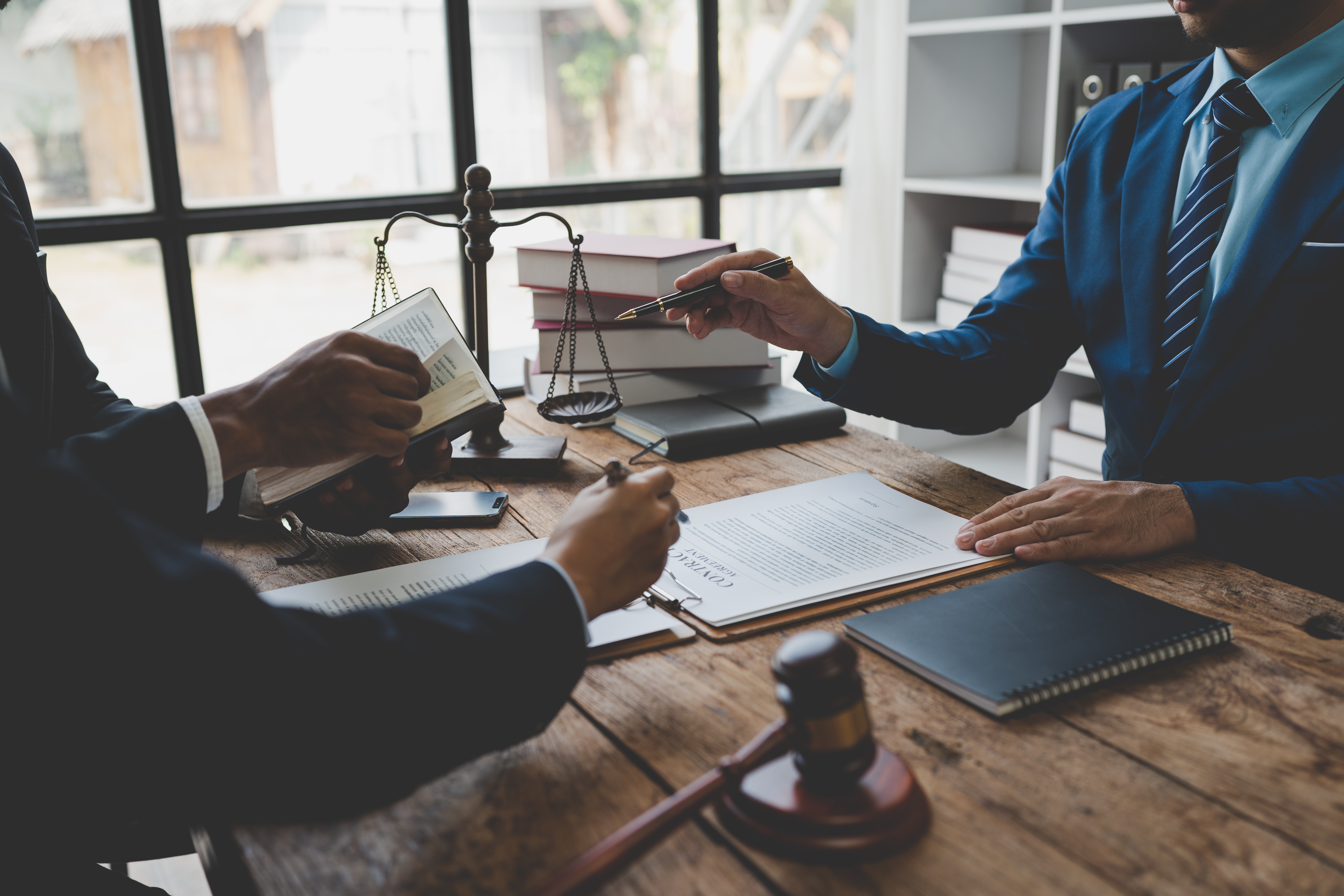 Lawmeeting Adobestock 603556988 (1)